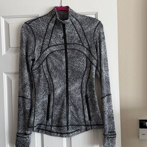 Lululemon define jacket size 6 Black/White. In perfect condition